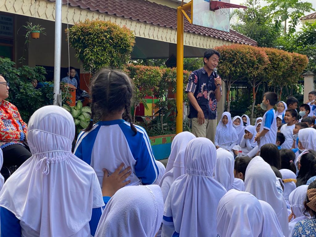 KETUPAT BETAWI : Ketemu Pemustaka Bareng Team Wisata Literasi Di SDN Sumur Batu 12